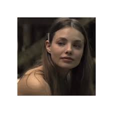 𝐉𝐔𝐕𝐄𝐍𝐈𝐋𝐄