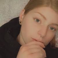 Hannah Earle's Instagram, Twitter & Facebook