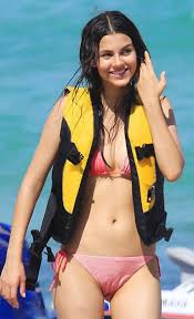 They probably wouldn't be so proud to be modelling what you're focusing on, if they knew the photo would be titled camel toe. 5 Celebs That Showed Their Camel Toes Trailer City