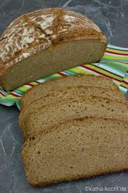 Emmerbrot Mit Sauerteig Aus Dem Topf Brot Backen Rezept Einfach Brot Backen Sauerteig Brot Backen Rezept