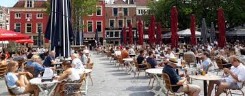 De terrassen open, het kan niet vroeg genoeg. Coronamaatregelen Verlengd Terrassen Misschien Open Op 31 Maart