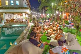 Hostel vs Hotel : What's the Difference & Which Is Best For You?