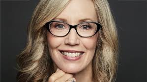 Universal TV strikes first-look deal with Elizabeth Banks, Max Handelman's  Brownstone