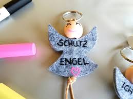 Filz lässt sich recht gut auch ohne nähmaschine nähen. Schutzengel Schlusselanhanger Selber Machen Und Stolz Drauf Sein Dass Sie Nicht Perfekt Sind Und Trotzdem Auf Uns Aufpassen Bunte Lichtblicke