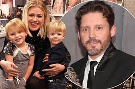 She has been married to brandon. Kelly Clarkson Says She Struggles To Co Parent With Ex Brandon Blackstock Mirror Online