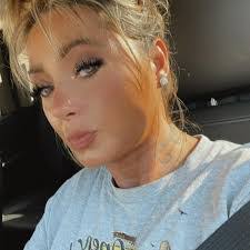 Casey Kay's Instagram, Twitter & Facebook