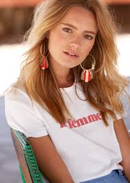 Brigitte a un style bohème mais sa coupe droite qui ne marque pas la taille m'a. La Liste Des 38 Sites Incontournables Pour Les Soldes Deedee