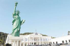 Um incêndio destruiu uma estátua da loja de departamentos havan em são carlos (232 km a noroeste de são paulo), na madrugada de hoje. Bolsonaro Sera Homenageado Em Frente A Estatua Da Liberdade Da Havan Veja