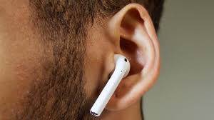Airpods pro 於 2019 年 10 月上市，是 apple 目前最好的無線耳機，擁有比 airpods 更好的配戴感，具備環境降噪與超低延遲的功能。. åˆ¥å…‰é¡§ç€è˜‹æžœè€³æ©Ÿ é€™å€‹å°ç‰©ä»¶æ›´éœ€è¦ä¿è­· å£¹è®€