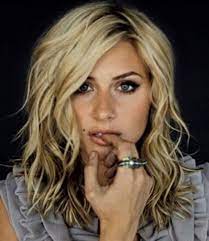 Naturally wavy hair is the direct indication for a messy bob. Fine Thin Medium Length Hair Medium Length Hairstyle Casual Hairstyles Messy Waves Pinned By Shoulder Length Wavy Hair Medium Hair Styles Hair Lengths