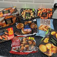 These simple recipes are all ready in 40 minutes or less, so you can spend more time relaxing after a long day instead of slaving over a stovetop. I Cooked A Full Christmas Dinner From Iceland For Just 30 And It Only Took Two Hours Mirror Online