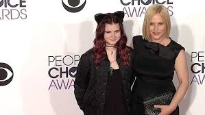 Their daughter harlow olivia calliope jane was born on february 20, 2003. Patricia Arquette Brings Daughter Harlow 11 As Her Date To People S Choice Awards Daily Mail Online