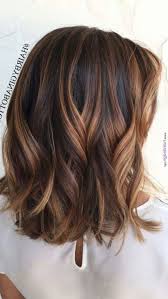 37 Hair Colour Trends 2019 For Dark Skin That Make You Look Younger Con Immagini Capelli Ricci Naturali Colore Capelli Bruno Capelli Piu Spessi