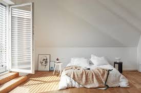 There aren't that many differences when it comes to attic / loft bedroom ideas versus designing any other bedroom in the house. 16 Dreamy Attic Rooms Sloped Ceiling Design Ideas