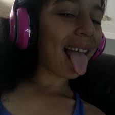 Jade Andrade (@jadou.2008)