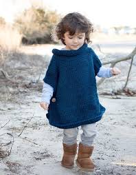 5 anschlagen und 20 cm im ajourmuster stricken (9x den rapport), dann 4 r kraus re stricken, dabei in der letzten r gleichmäßig vert 23 m abnehmen = 80 m. Knit A Poncho For Your Son Or Daughter With This Free Knitting Pattern For Beginn Poncho Stricken Anleitung Poncho Stricken Poncho Stricken Anleitung Kostenlos