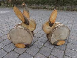 Hasen Basteln Mit Baumscheiben Deko Ostern Garten Easter Decor Ostern Garten Ostern Basteln Holz Hasen Basteln