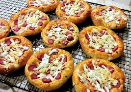 Resep pizza mini teflon dan frozen, tanpa mixer tanpa oven untung 3x lipat. Resep Roti Pizza Mini Super Empukk Puk Puk Oleh Tintin Rayner Cookpad