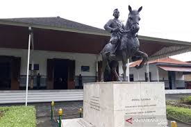 Monumen ini terdiri dari dua lantai. Pelajar Mendominasi Kunjungan Di Museum Jenderal Sudirman Yogyakarta Antara News Yogyakarta Berita Terkini Yogyakarta