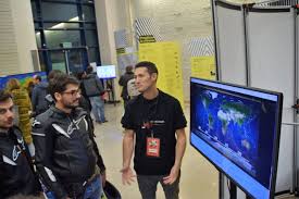 Cercetatorii institutului national de fizica a pamantului au montat mai multe echipamete in trei localitati invecinate. Vranceanul DragoÈ™ TÄƒtaru PregÄƒteÈ™te Romania Pentru Cutremure