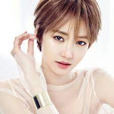 Some may say that short hair has been one of the dark horses of this year in terms of trends, but honestly not to say that bobs are the only korean short hairstyles making the hot circuit right now. These Korean Celebs Short Bobs Might Inspire Your Next Haircut