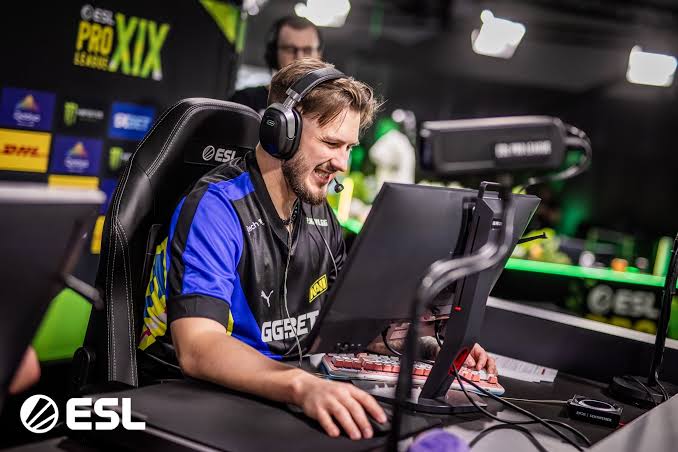 Which posture/player are you? 👀 #ESL #gaming #cs2 #counterstrike2 #es... |  TikTok