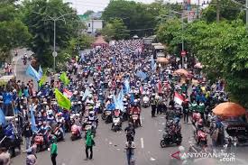 Bila info pekerjaan wilayah surabaya ini sobat rasa bermanfaat mohon kiranya. Indonesia Demo Besar Besaran Foto Aksi Demo Hari Ini Di Berbagai Daerah Bebas Baru