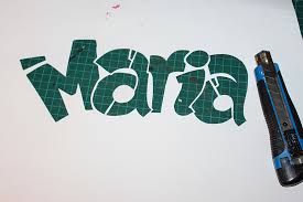 In diesem video bekommt ihr erklärt wie man selber eine schablone anfertig und damit ein schablonen graffiti, ein so genanntes. Diy Spruh Anleitung Dein Name Als Stencil Graffiti Spraybar