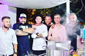 Chefi la cuțite îi readuce în arena bucătăriei pe cunoscuții chefi sorin bontea, cătălin. Ce A FÄƒcut Munti Cu Premiul De La Chefi La CuÈ›ite Antena 1