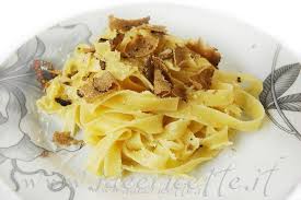 Tagliatelle rustiche de la pasta di camerinocol tartufo estivo volgarmente detto scorzone. Ricetta Tagliatelle Al Tartufo Ideericette