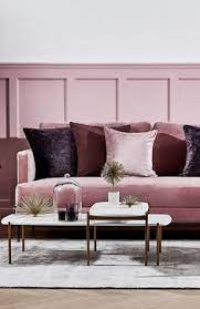 Samtsofas Sind Total Angesagt Vor Allem In Pink Wie Wunderbar Das Trendpiece Zu Unterschiedlichen Wohns Burgundy Living Room Bedroom Interior Trending Decor