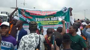 Comrade george akinola, lagos state coordinator of amotekun rally, and others on tuesday rallied outside of gani fawehinmi park, as police officers barricade the venue of amotekun. Yoruba Nation See Photos From Gani Fawehinmi Park Lagos