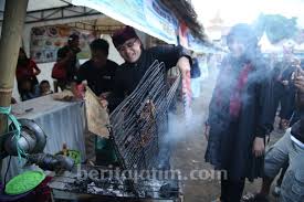 Salah satu yang patut anda coba adalah d'cost, seafood yang disediakan bagi anda disini selain rasanya yang. Banyuwangi Kenalkan Kampung Mandar Sebagai Pusat Kuliner Ikan Bakar Beritajatim Com