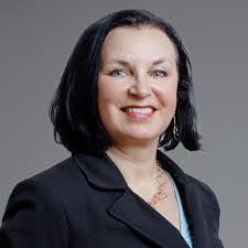 Esther Strauss's Instagram, Twitter & Facebook