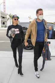 Check out the latest pictures, photos and images of carter reum. Paris Hilton And Carter Reum Seen At A Airport 20 Gotceleb