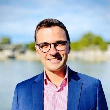 J'ai le plaisir de vous annoncer que j'occupe désormais le poste de…