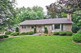 A Rambler Or Ranch Style Is A One Story House With A Low Pitched Roof Especially One Built In The Suburbs The Ranch Style Home Ranch Style California Ranch