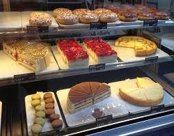 Whole cakes out of the house! Kuchenauswahl Mccafe Bild Von Mcdonald S Innsbruck Tripadvisor