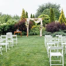 Looking for tips on how to pull a successful backyard wedding together? Backyard Wedding Ideas 40 Ways To Say I Do In Your Backyard