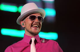 1' at the grand final of the eurovision song contest 2011. Interview Mit Jan Delay Der Rapper Und Der Rabe Kultur Stuttgarter Zeitung