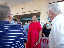 H ντόρα μπακογιάννη και ο νίκος χαρδαλιάς εντοπίστηκαν σε γνωστή ταβέρνα στο μαράθι, όπου γευμάτισαν πίνοντας το κρασάκι τους σε καλοκαιρινή διάθεση. Xania Ta Akoyse O Kikilias Sthn Eisodo Toy Nosokomeioy Paroysa H Ntora Mpakogiannh Fwto