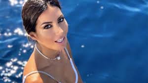 Elisabetta gregoraci è una modella e conduttrice classe '80 di soverato. Elisabetta Gregoraci La Ricordate A Miss Italia Era Il 1997 Diversissima Foto