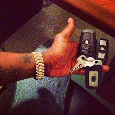 Where wizkid see money take buy rolls royce? Another Star Boy Shopping Spree Wizkid Flaunts Rolls Royce Car Keys Bellanaija