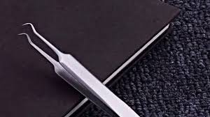 In an attempt to make things simple, whenever i say sharpening tweezers, i really mean removal of minor imperfections. Skin Experts Weigh In On Blackhead Tweezer Video Teen Vogue