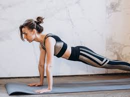 Treppensteigen ist ein perfektes ausdauertraining für zuhause. Die 12 Besten Ubungen Fur Dein Home Workout Kubler Sport Magazin