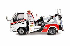 With a hitch in this position the tow vehicle can carry much more weight than it could if a caravan was connected to a towball as the fifth wheeler. 1 18 Tiny Hino 300 Tow Truck W Lights Diecast Car Model Livecarmodel Com