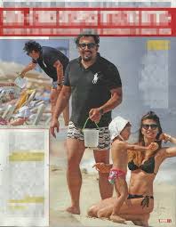 Flora canto è un'attrice romana, nota alle cronache per aver preso parte a uomini e donne e per essersi legata in seguito al famoso attore enrico brignano, da cui ha avuto una figlia, martina. Enrico Brignano E Flora Canto Vacanze In Famiglia A Formentera Con La Figlia Martina Il Mattino It