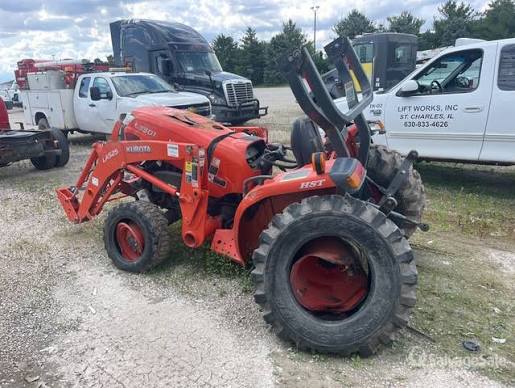 Kubota L3301-4WD Tractor