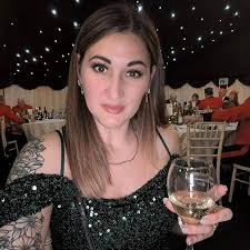 Amazon.com: Swipe Right for Mr Wrong: Turning Dating Disasters into  Stand-Up Gold: 9798303181045: Pelling, Sami: Books