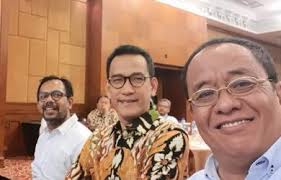 Subscribe channel rh family refly uncut: Sering Kritik Pemerintah Refly Harun Dicopot Dari Jabatannya Halaman All Kompasiana Com